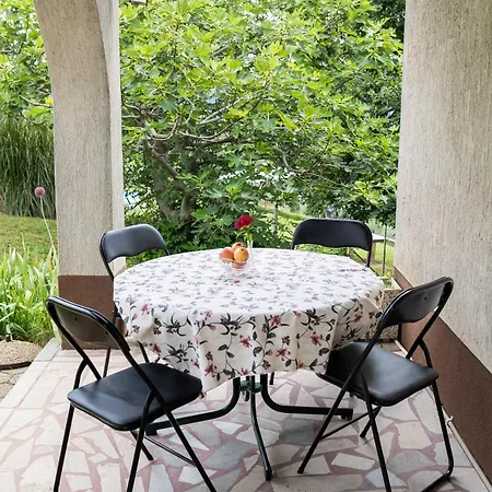Apartma Cipresa *