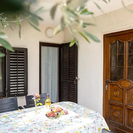 Apartma Cipresa *